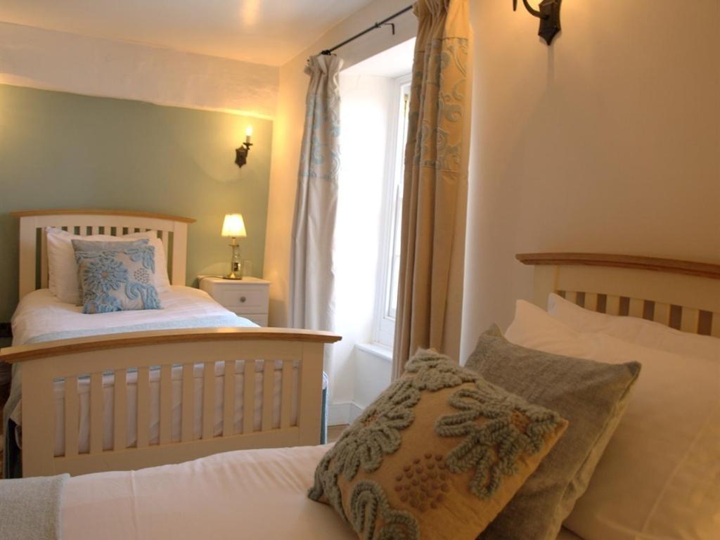 Kings Arms Hotel Абергавенни Номер фото