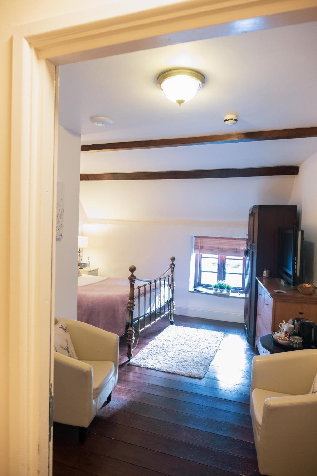 Kings Arms Hotel Абергавенни Номер фото